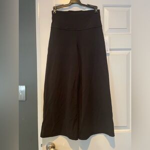 Athleta wide crop pants size small NWT